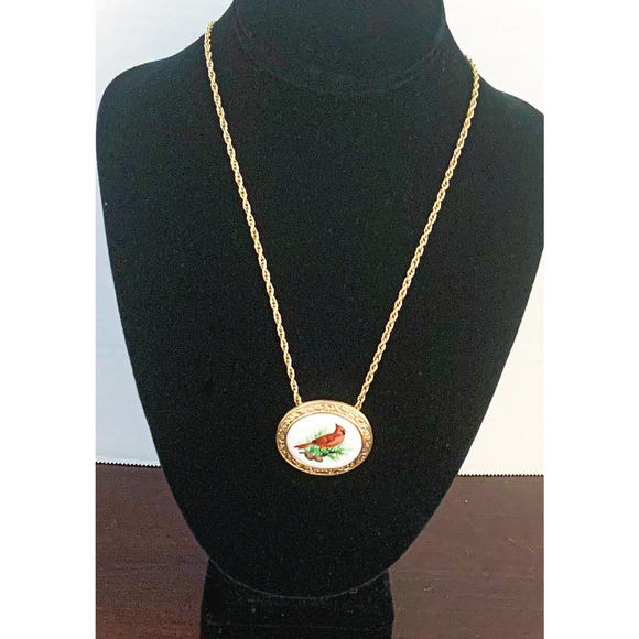Avon 1982 Birds of Nature Necklace /Pendant - The Cardinal- Genuine Porcelain - Picture 5 of 9